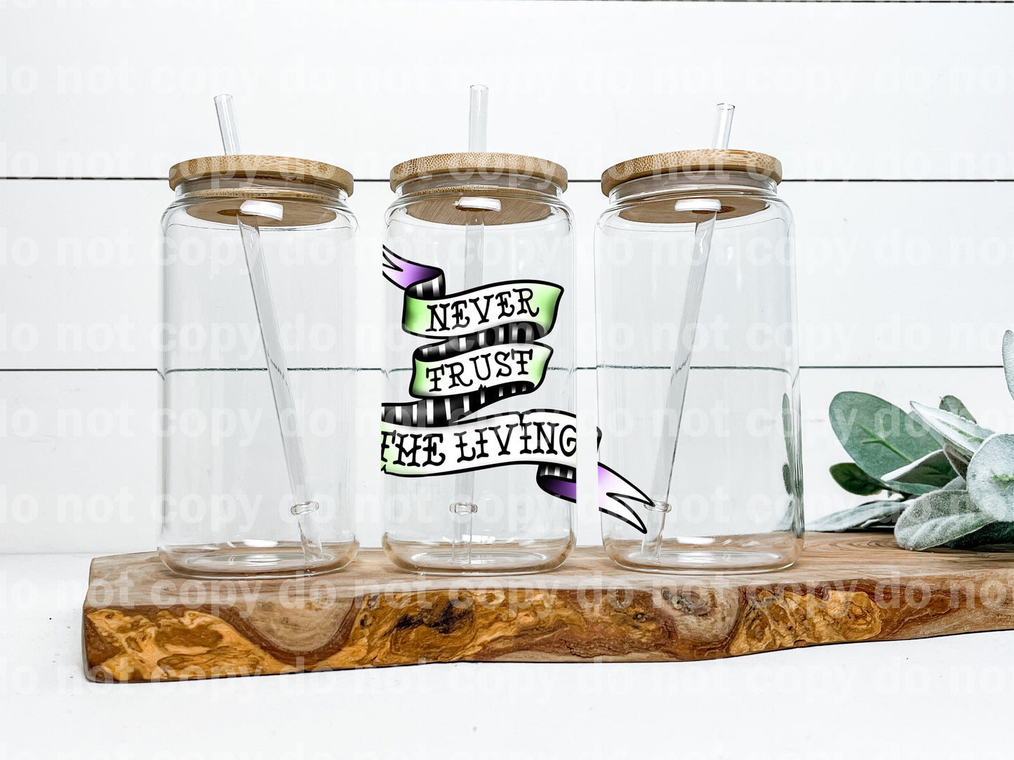 Calcomanía Nunca confíes en los vivos 3,5 x 3,4