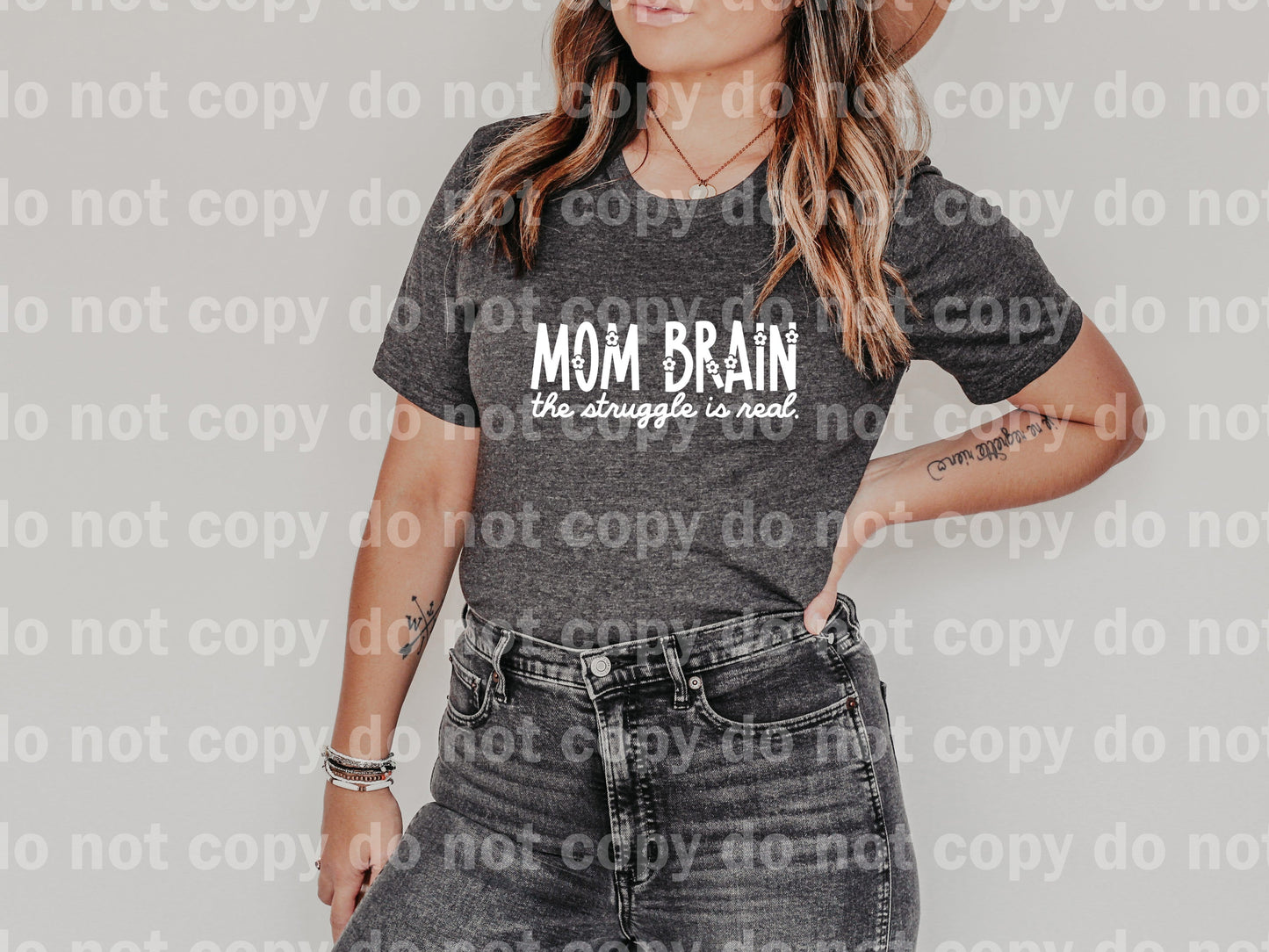 Cerebro de mamá La lucha es real Impresión de sueños en blanco/negro o impresión de sublimación