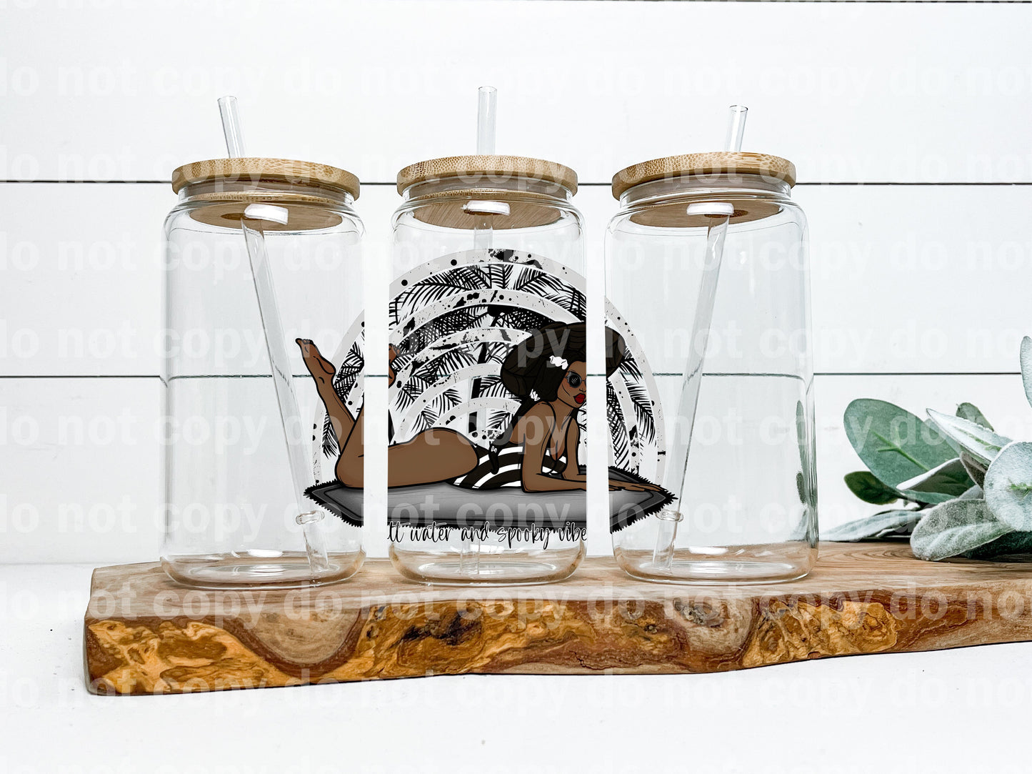 Agua salada y vibraciones espeluznantes Tono de piel oscuro