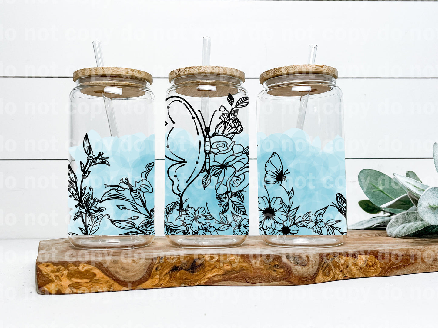 Envoltura de taza de 16 oz de arte lineal de flores de acuarela azul