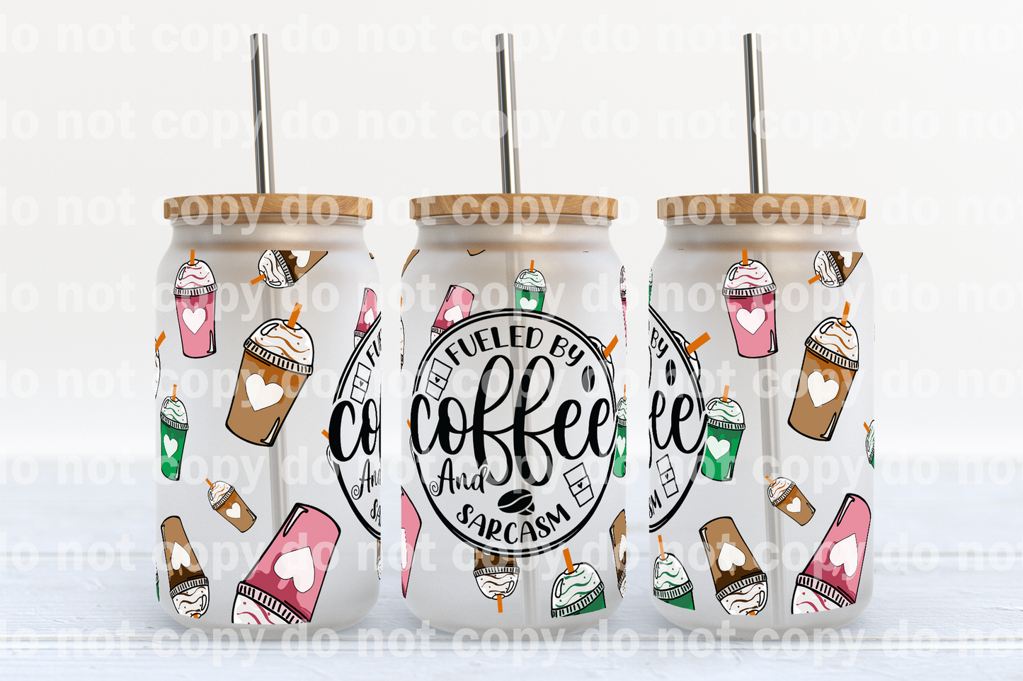 Impulsado por café y sarcasmo Envoltura de taza de 16 oz