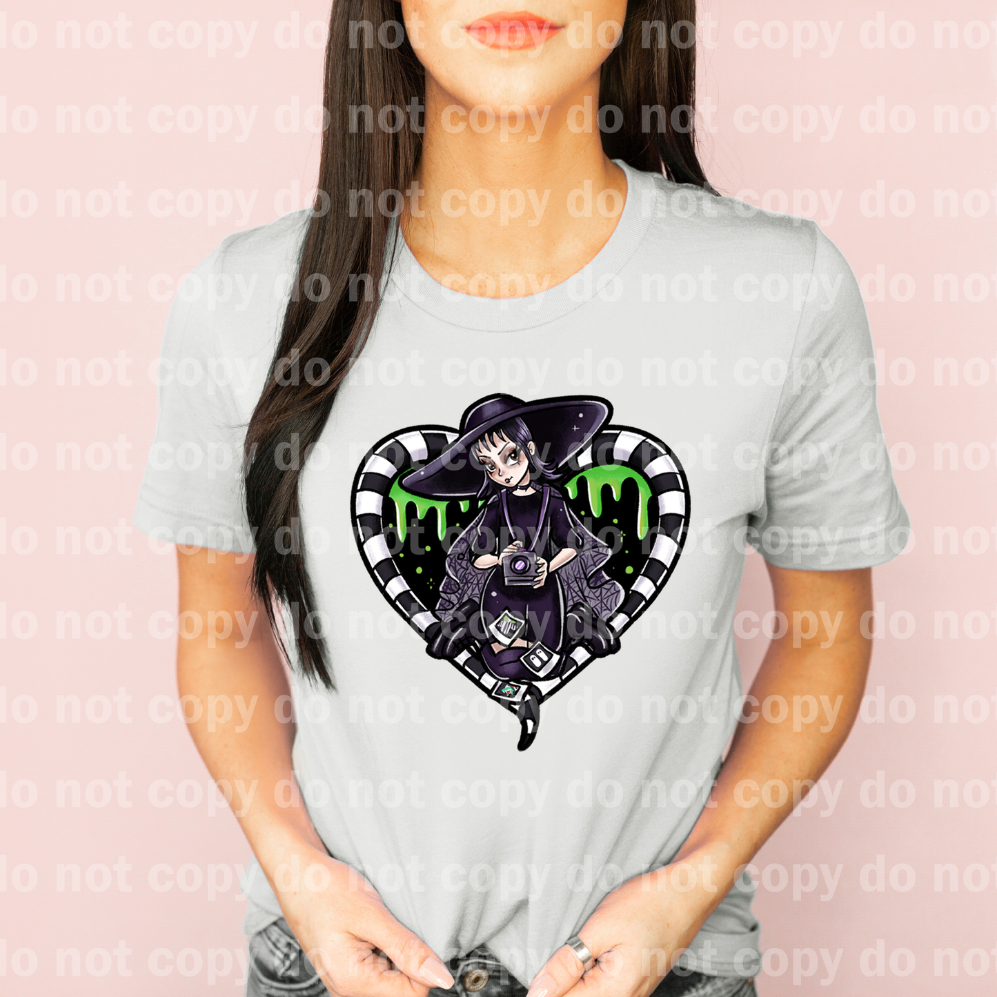 Strange Queen With Serprent Heart Background