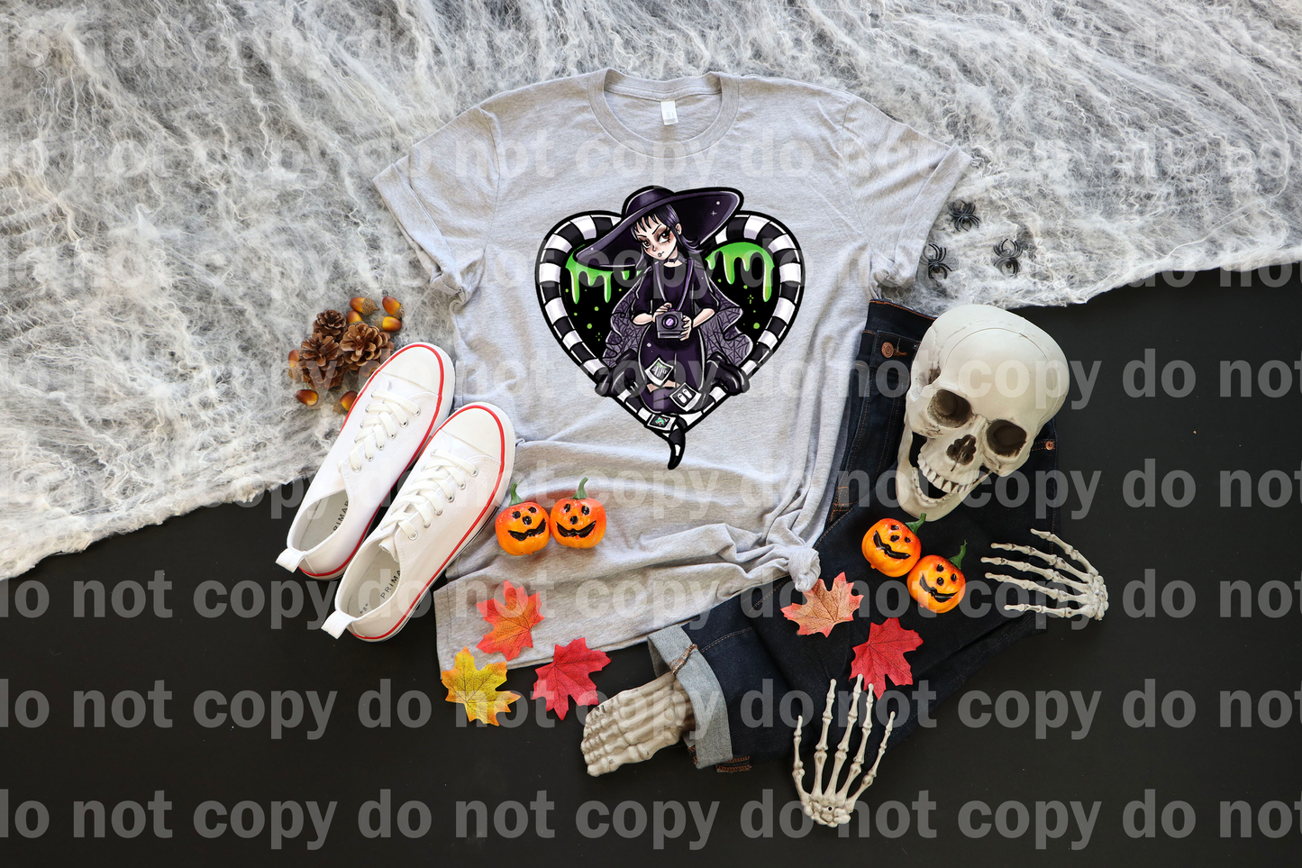 Strange Queen With Serprent Heart Background