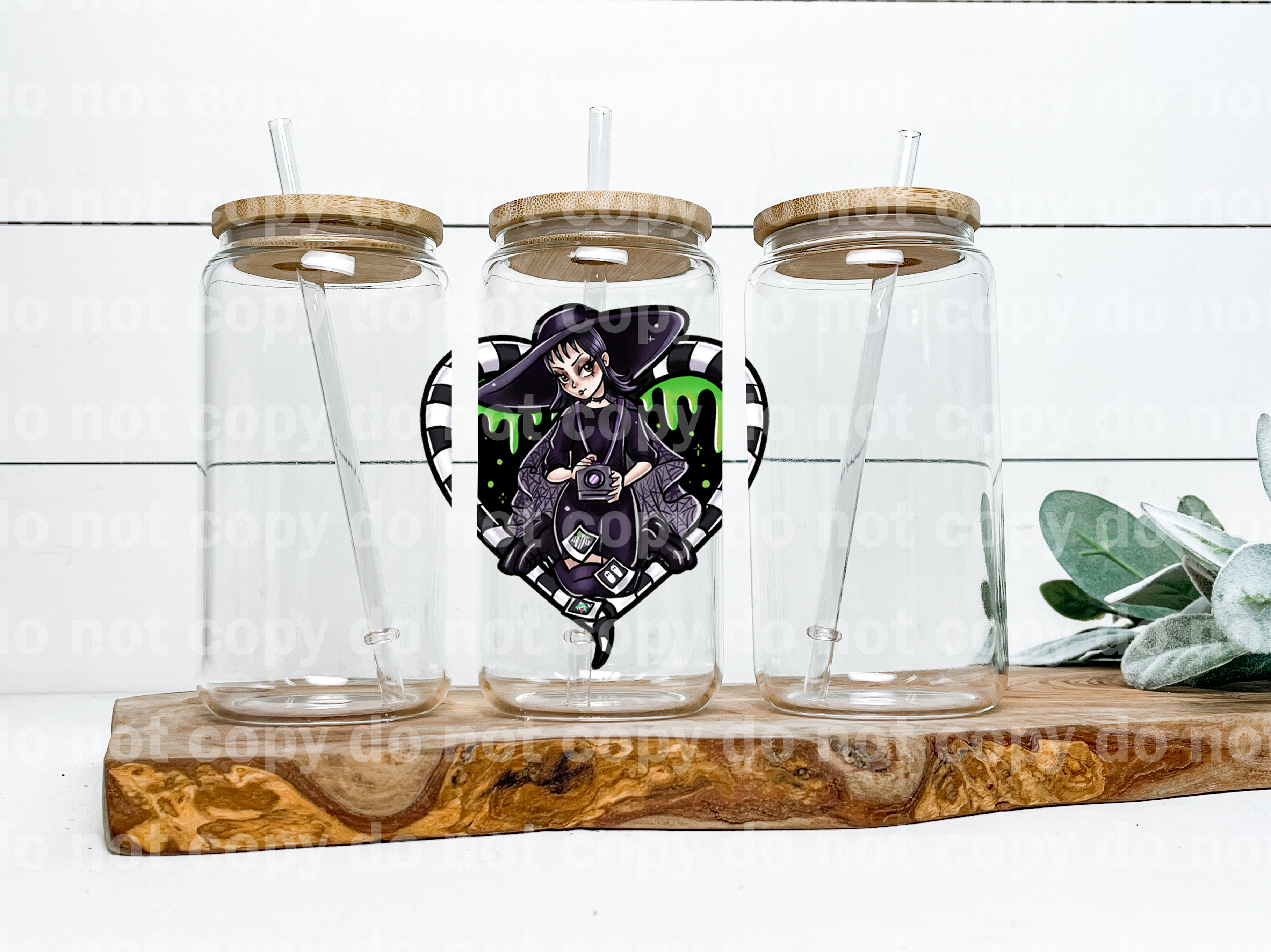 Strange Queen With Serprent Heart Background