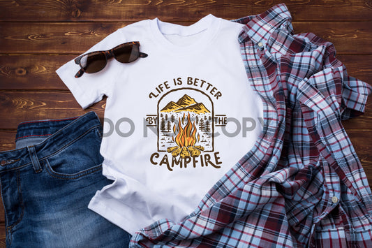 La vida es mejor junto a la impresión de sublimación de Camp Fire